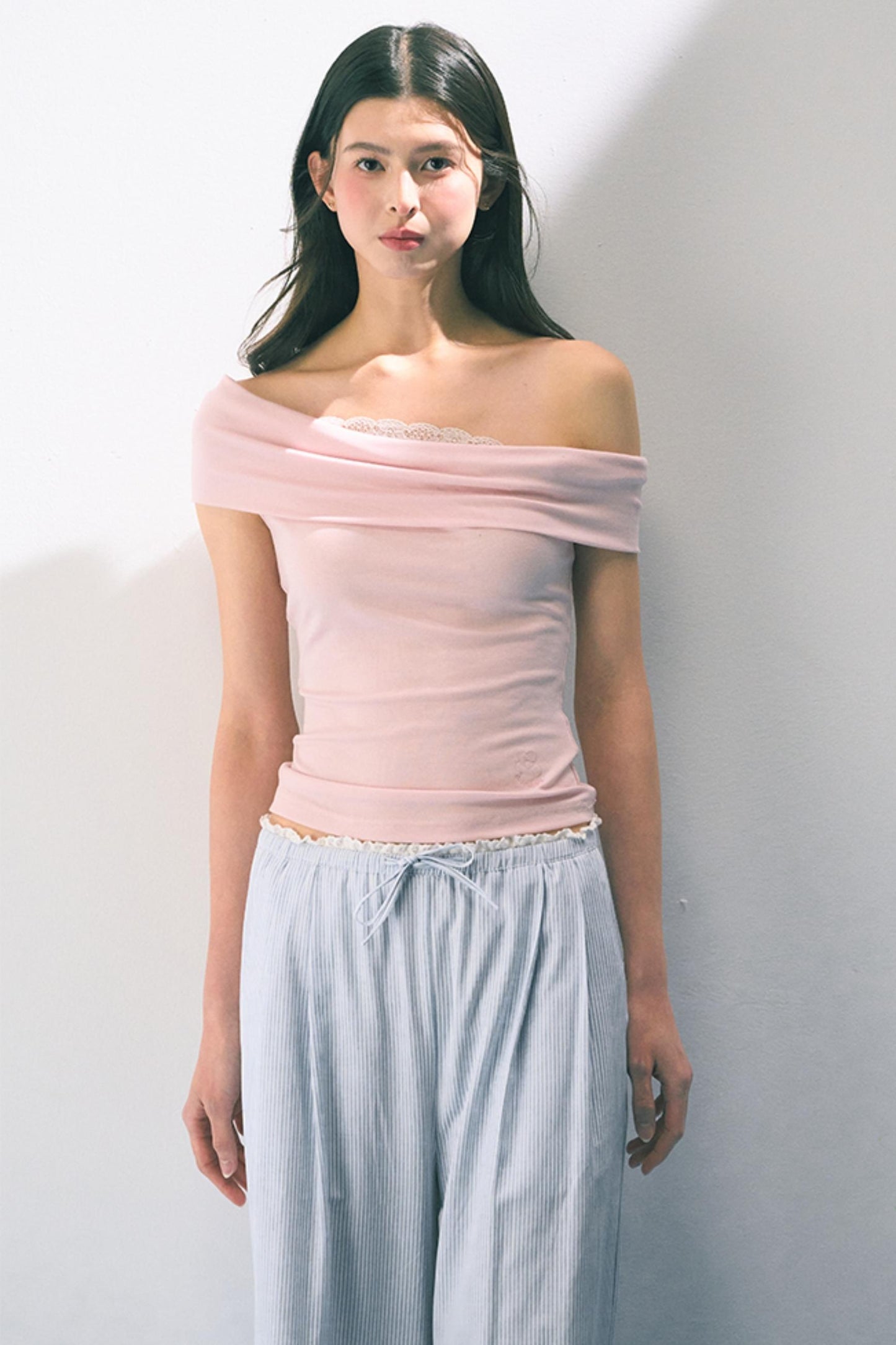 Gentle Design Lace Neckline Top