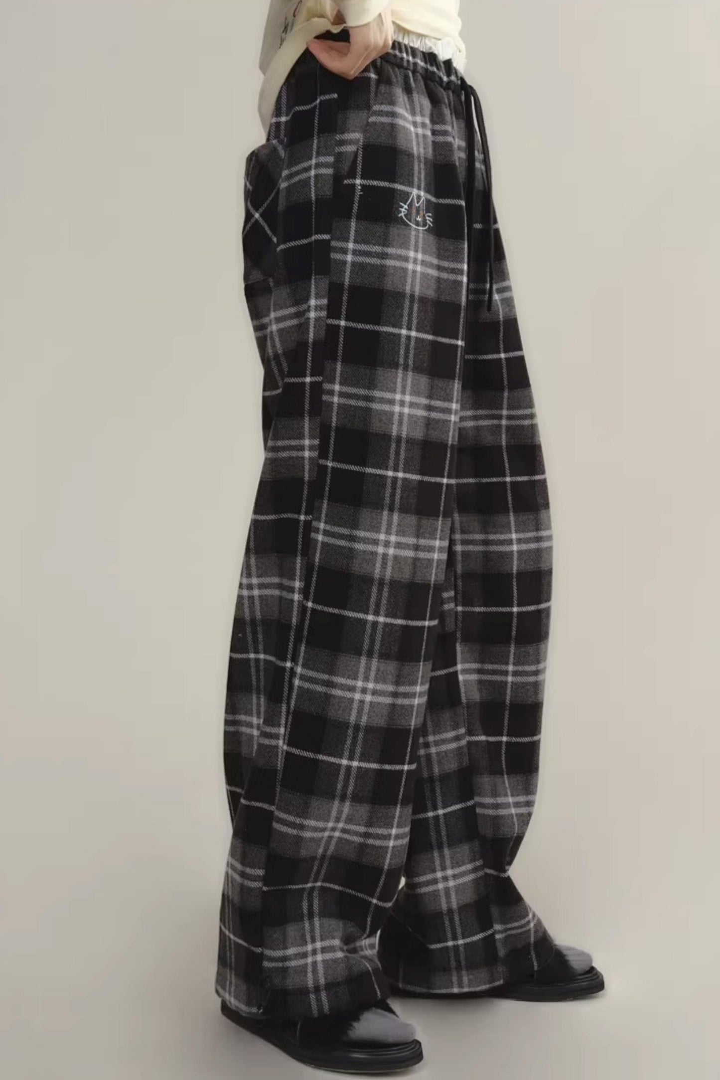 Bestickte Wollhose mit Karomuster