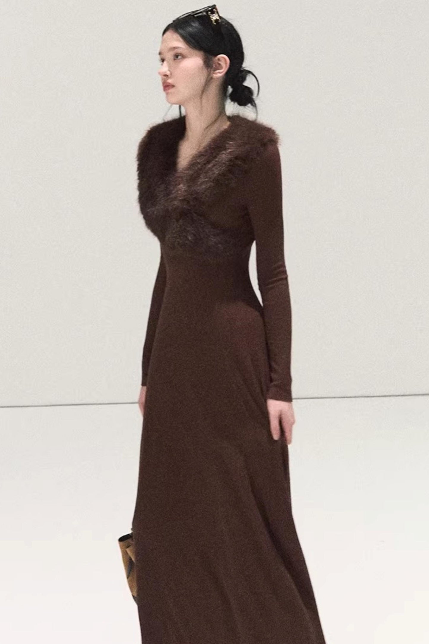 Gestreiftes Kleid mit Ballettkragen