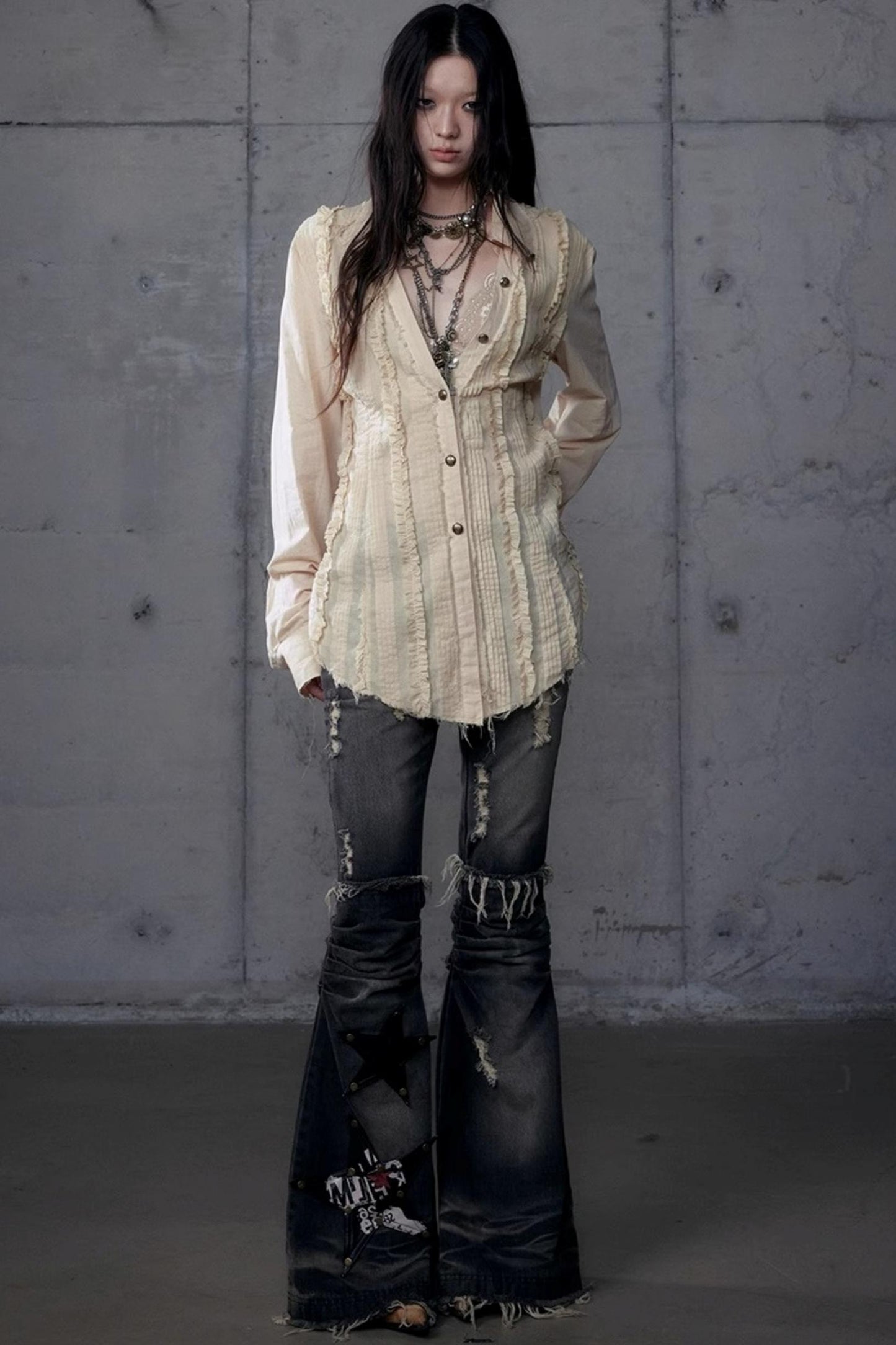 Vintage Lace V-Neck Bubble Sleeve Shirt