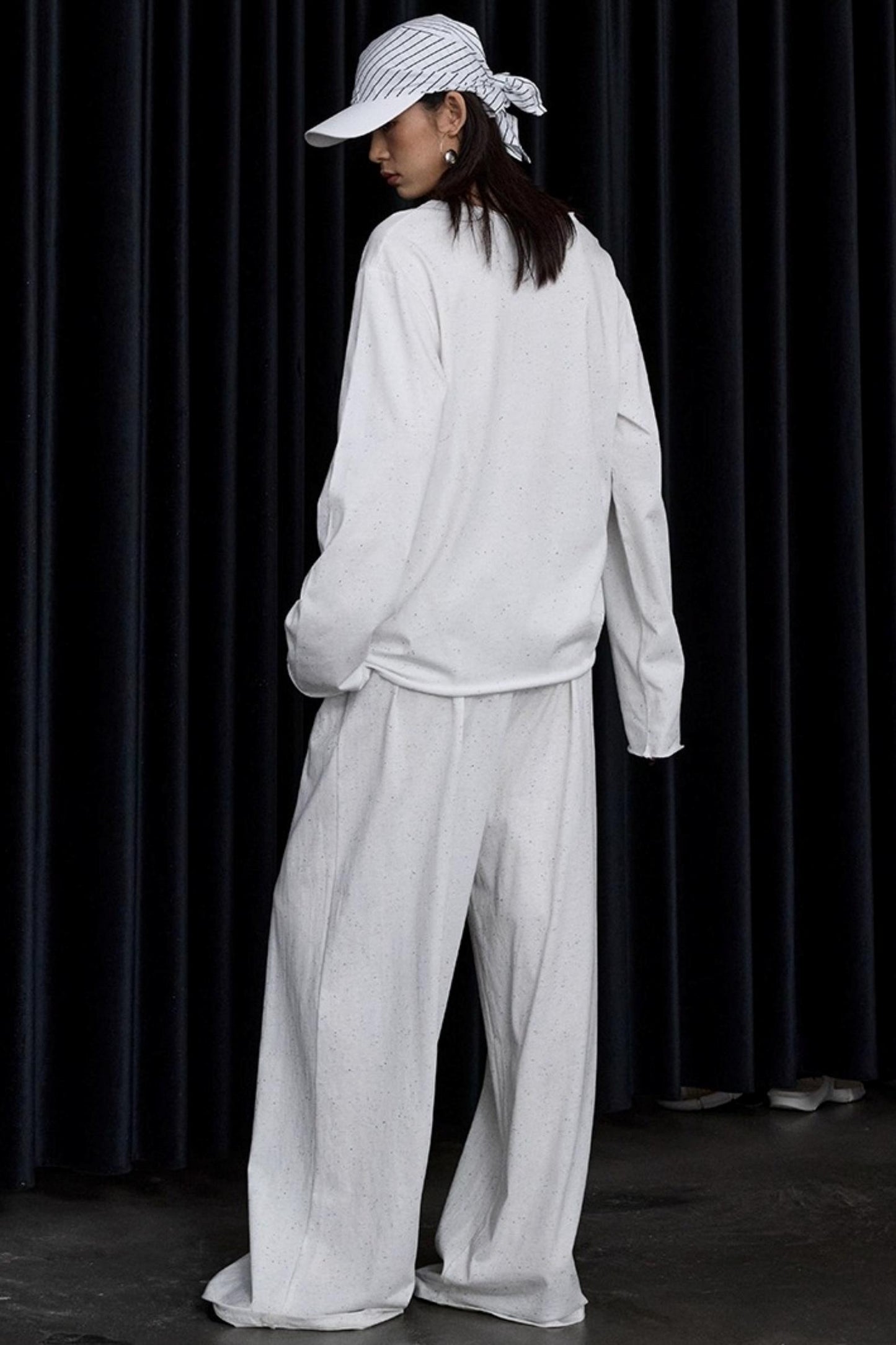 Set-Up aus Oberteil und Hose mit farbigen Punkten