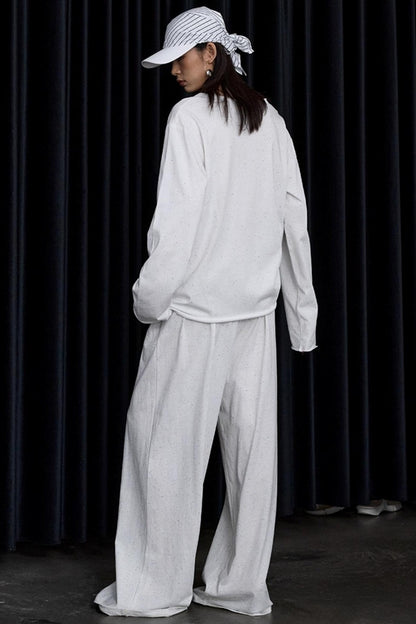 Set-Up aus Oberteil und Hose mit farbigen Punkten