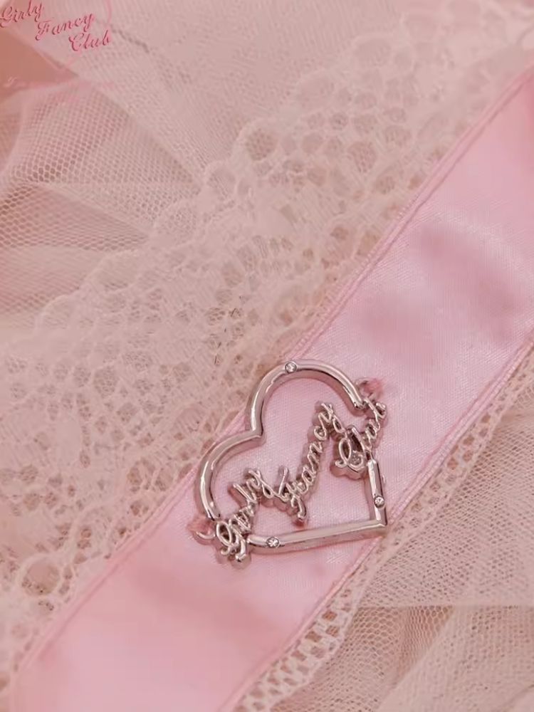 Double lace edge heart collar