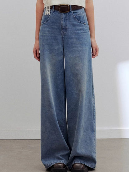 High-waisted wide-leg jeans