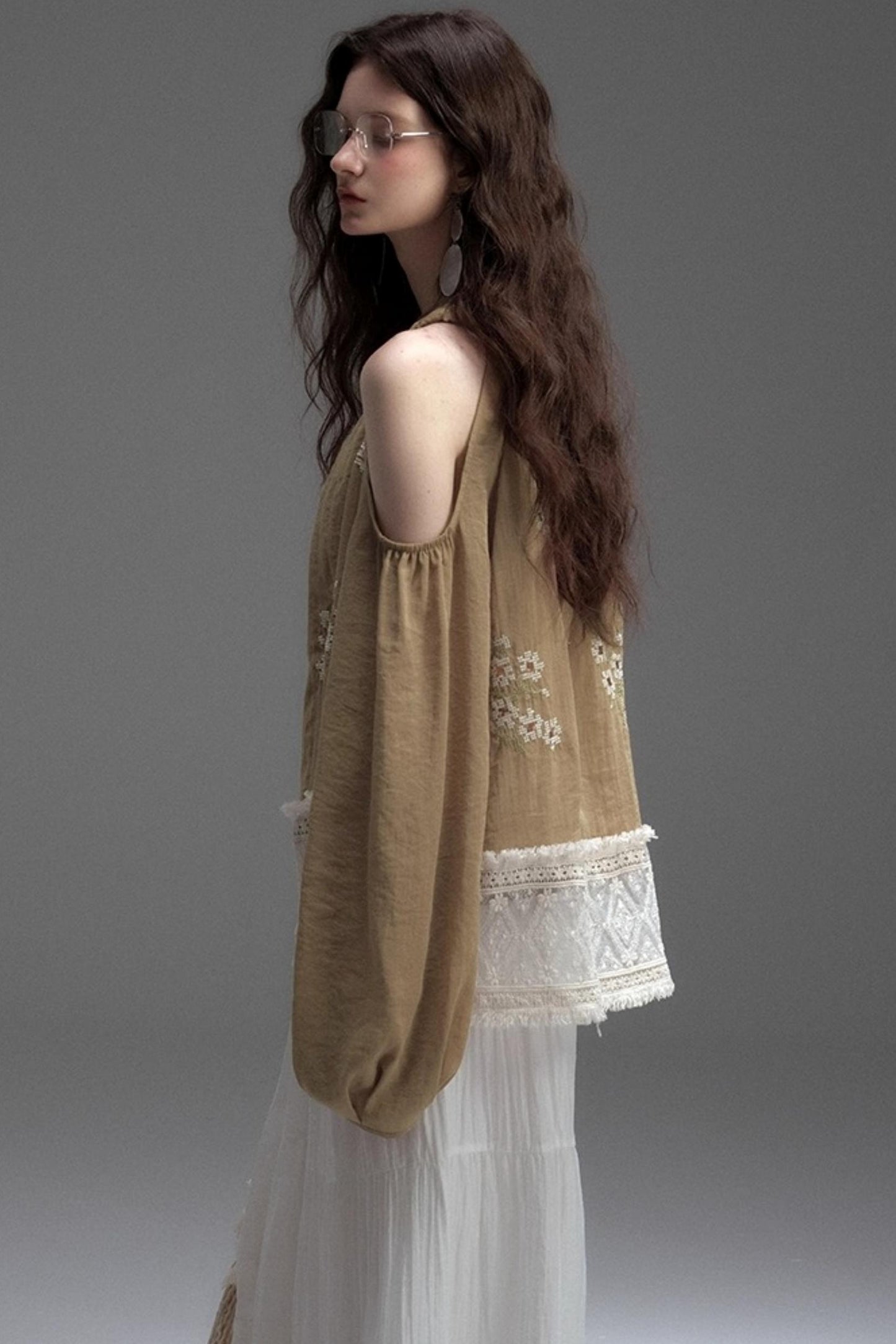 Neoclassical Embroidery Off-the-Shoulder Top