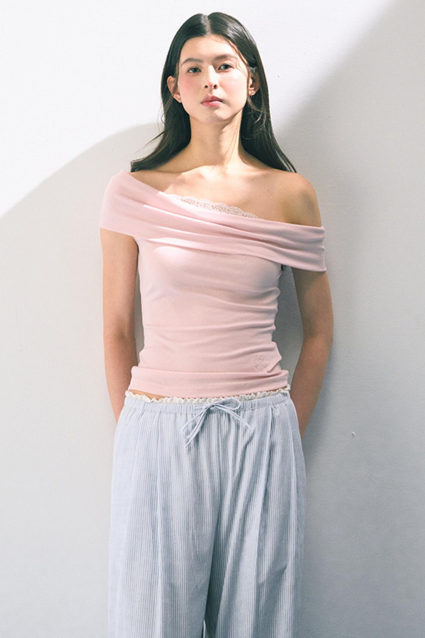 Gentle Design Lace Neckline Top