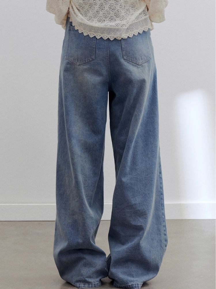 High-waisted wide-leg jeans