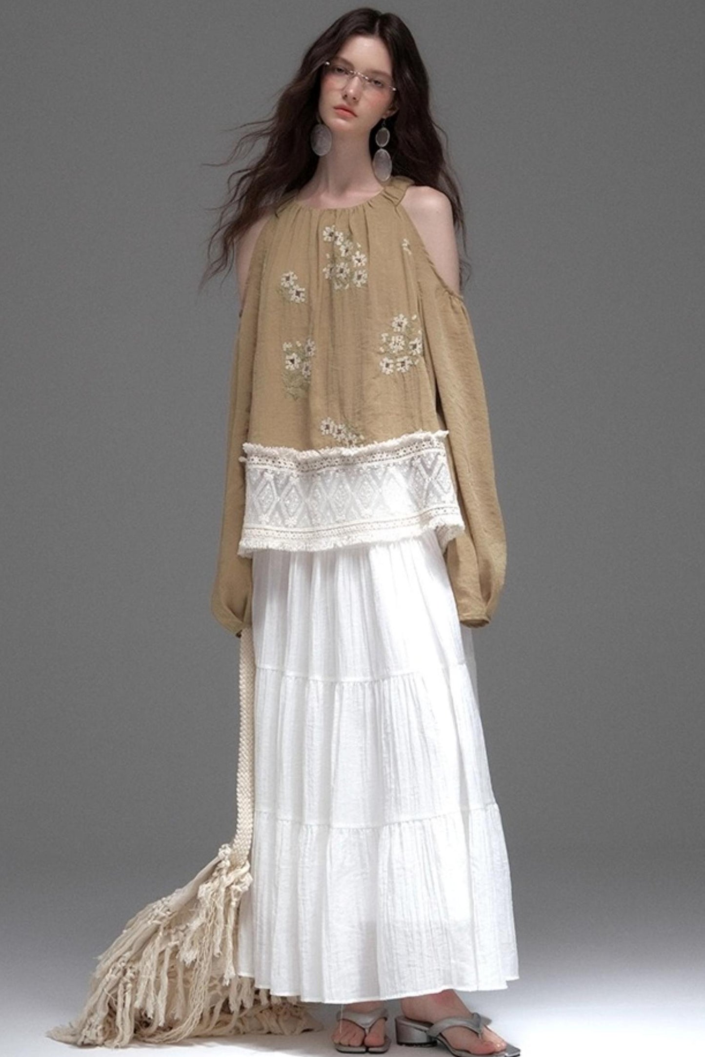 Neoclassical Embroidery Off-the-Shoulder Top