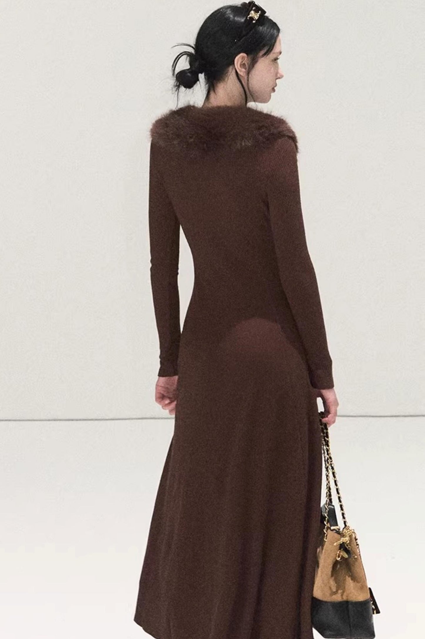 Gestreiftes Kleid mit Ballettkragen