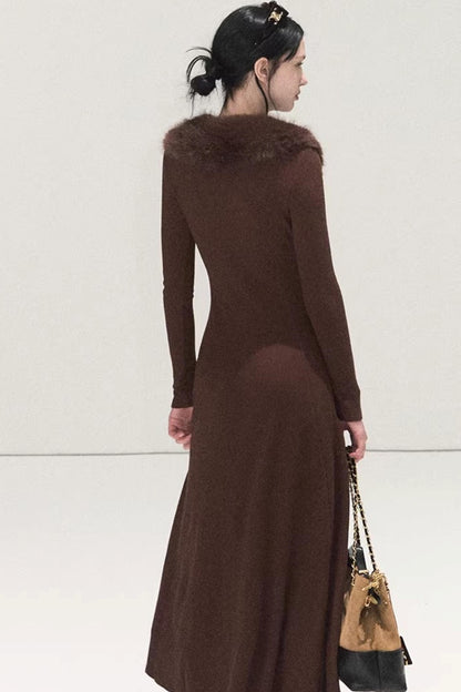 Gestreiftes Kleid mit Ballettkragen