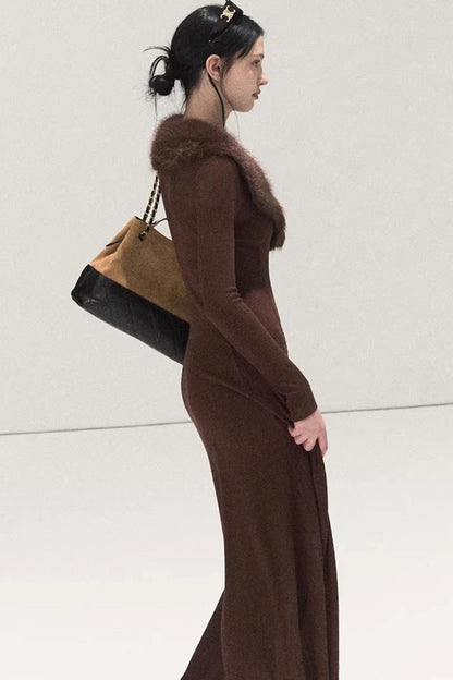 Gestreiftes Kleid mit Ballettkragen