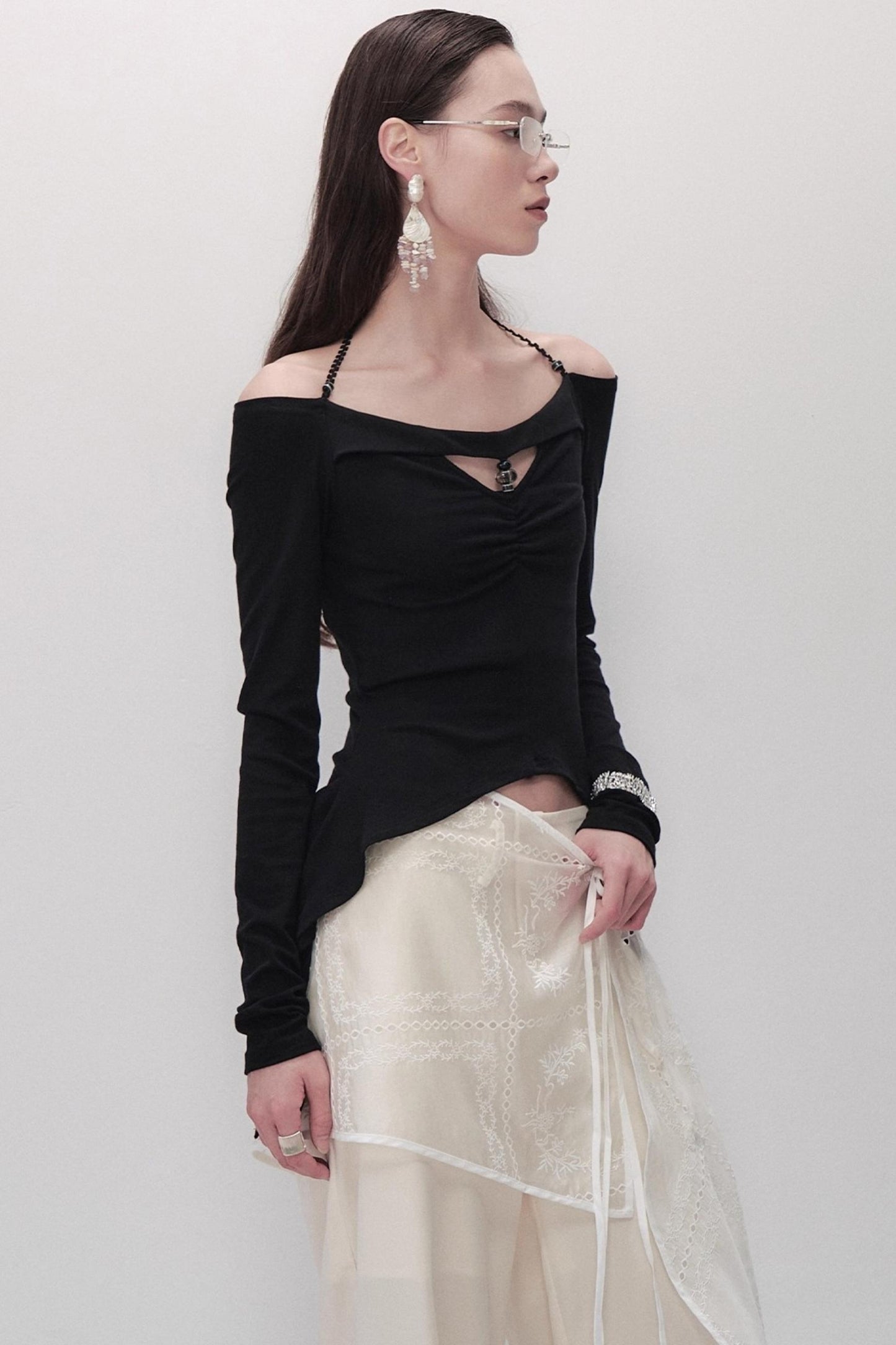 Dreams Weaving Thin One-Shoulder V-Neck T-Shirt