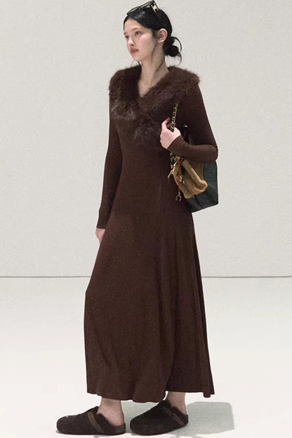 Gestreiftes Kleid mit Ballettkragen