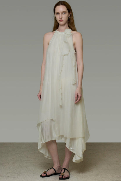 Robe féminine à volants et épaules dénudées