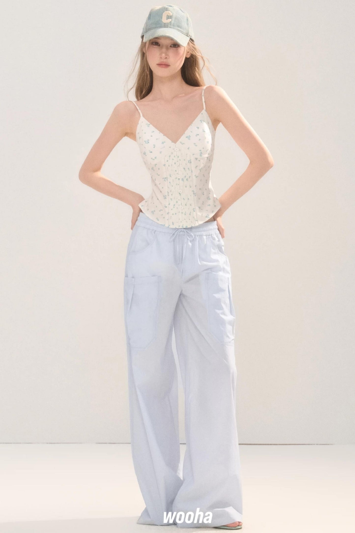 Large Pocket Wide-Leg Cargo Pants