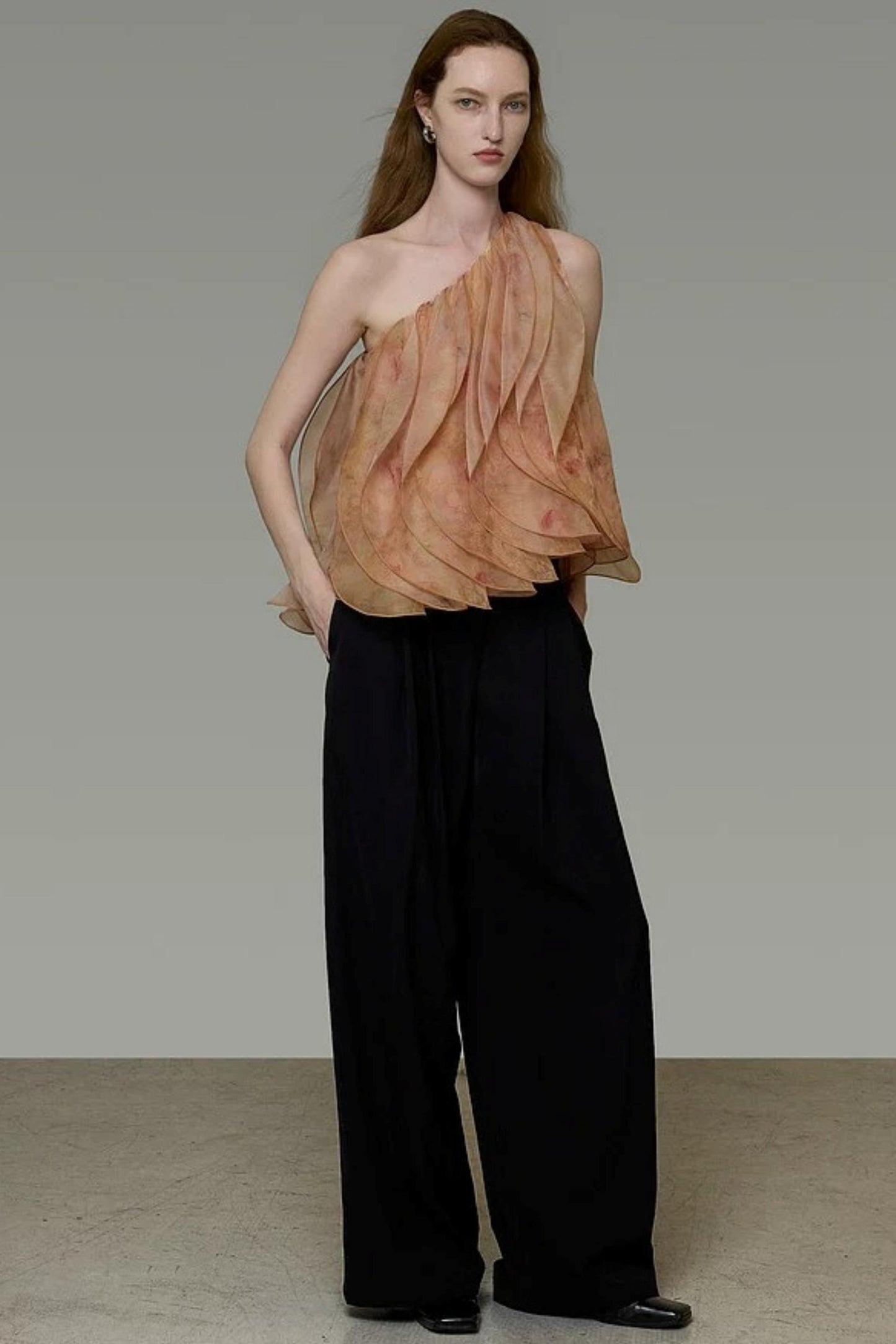 Camicia stile francese con spalle scoperte