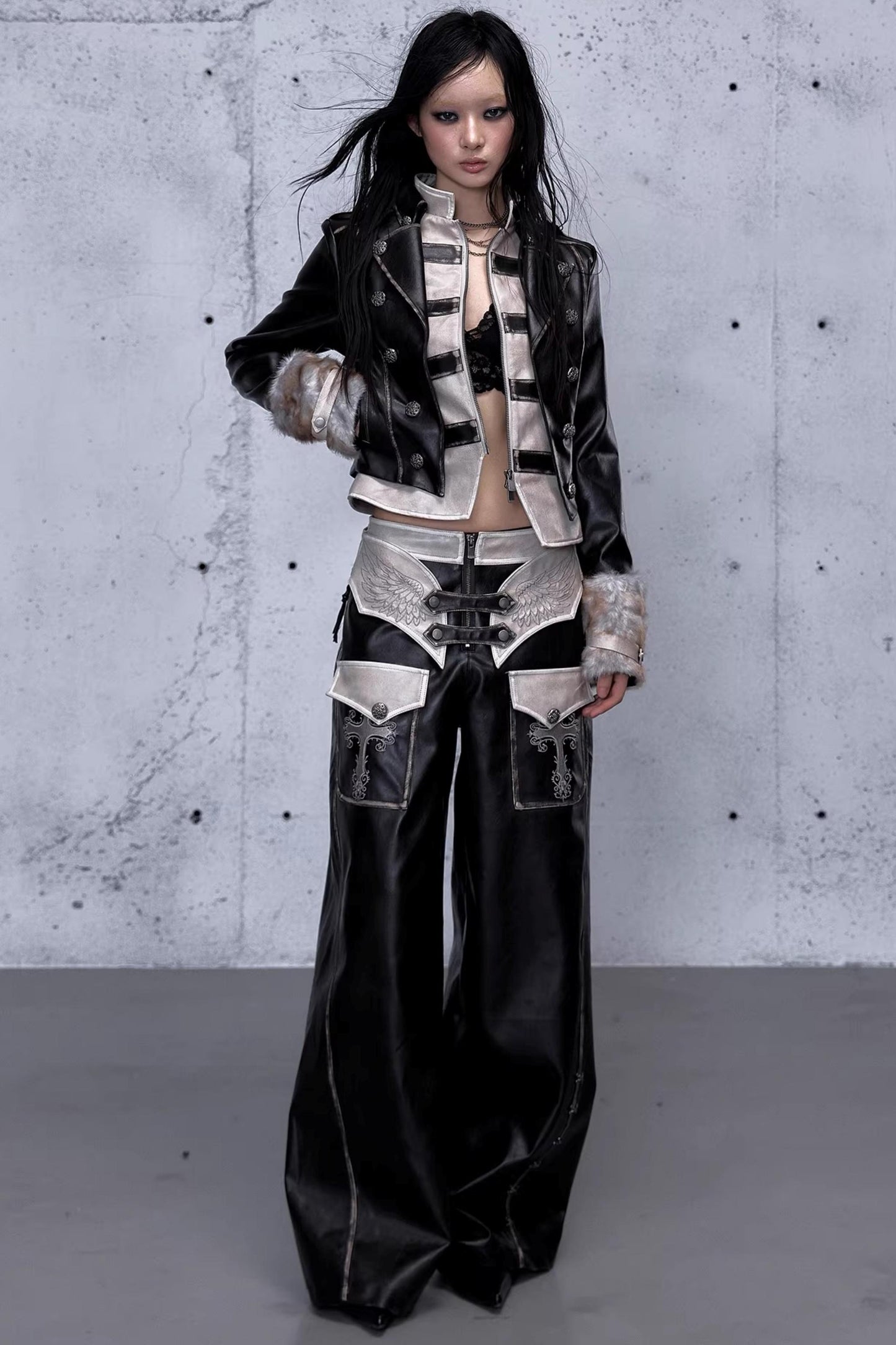Punk-Lederhose mit Stickerei