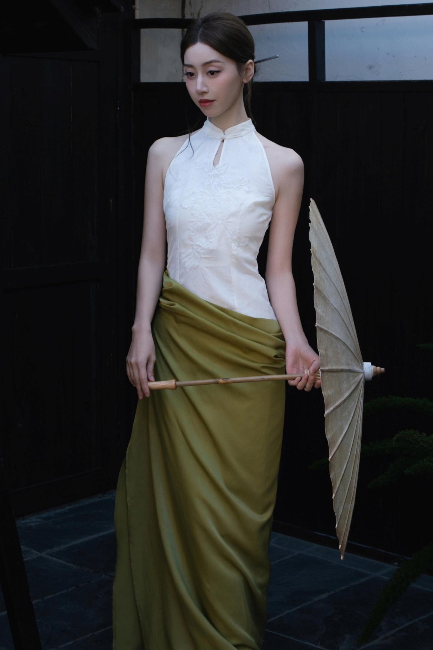 Traditional Grace Sleeveless Dress