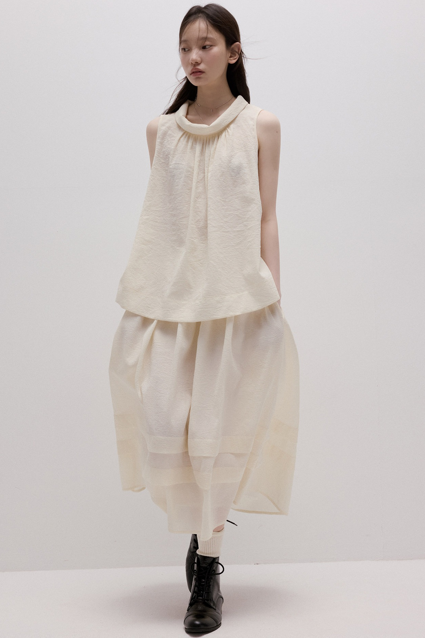 Completo con maglia dalla texture a bolle di mezza estate