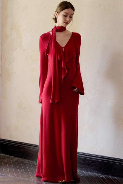 Rot gestricktes Kleid mit Band