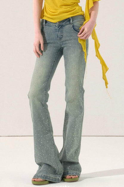 Ausgestellte Denimhose mit Strass