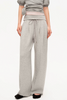 Graue Hose mit Blumenmuster