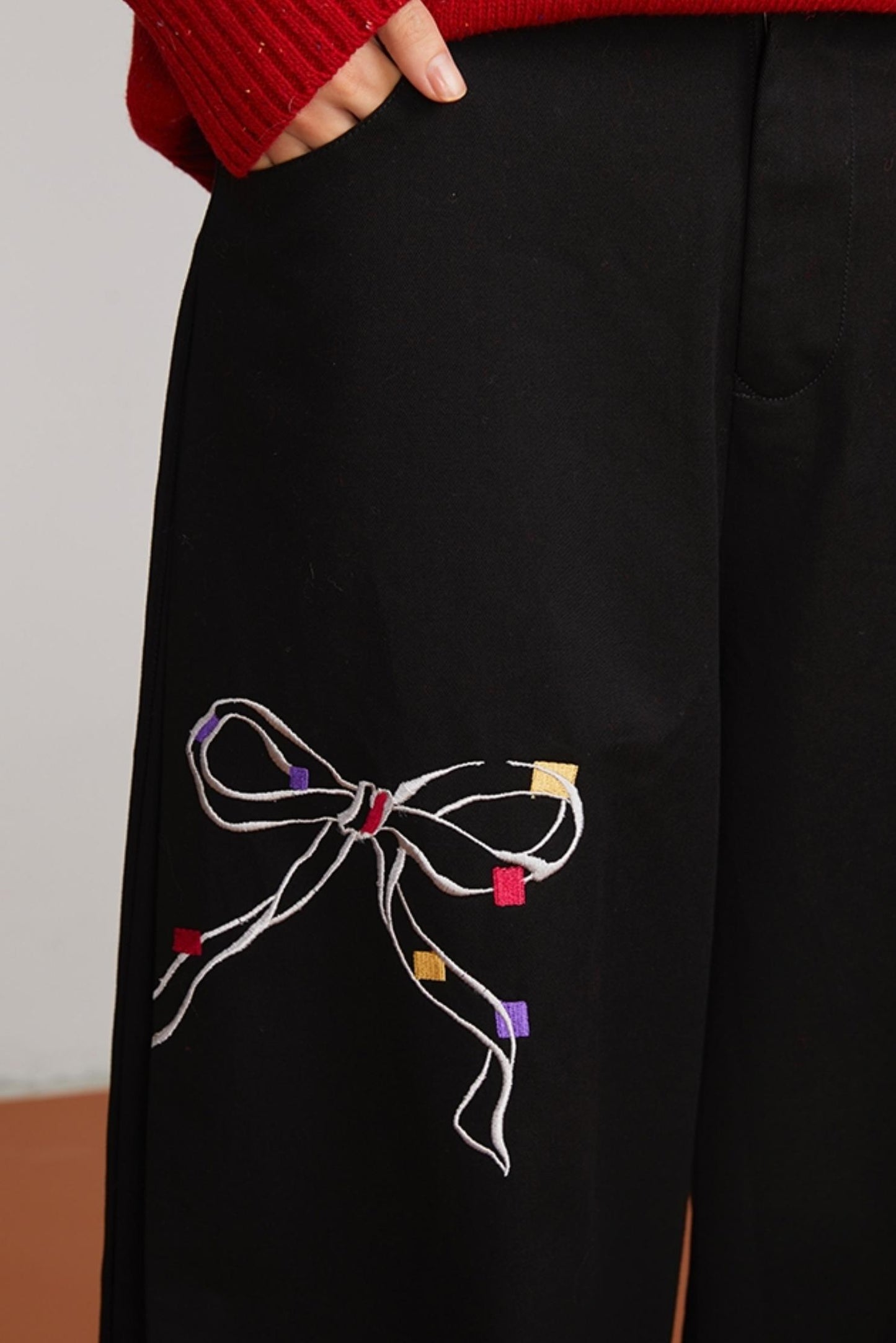 Loose Fit Bow Embroidery Pants