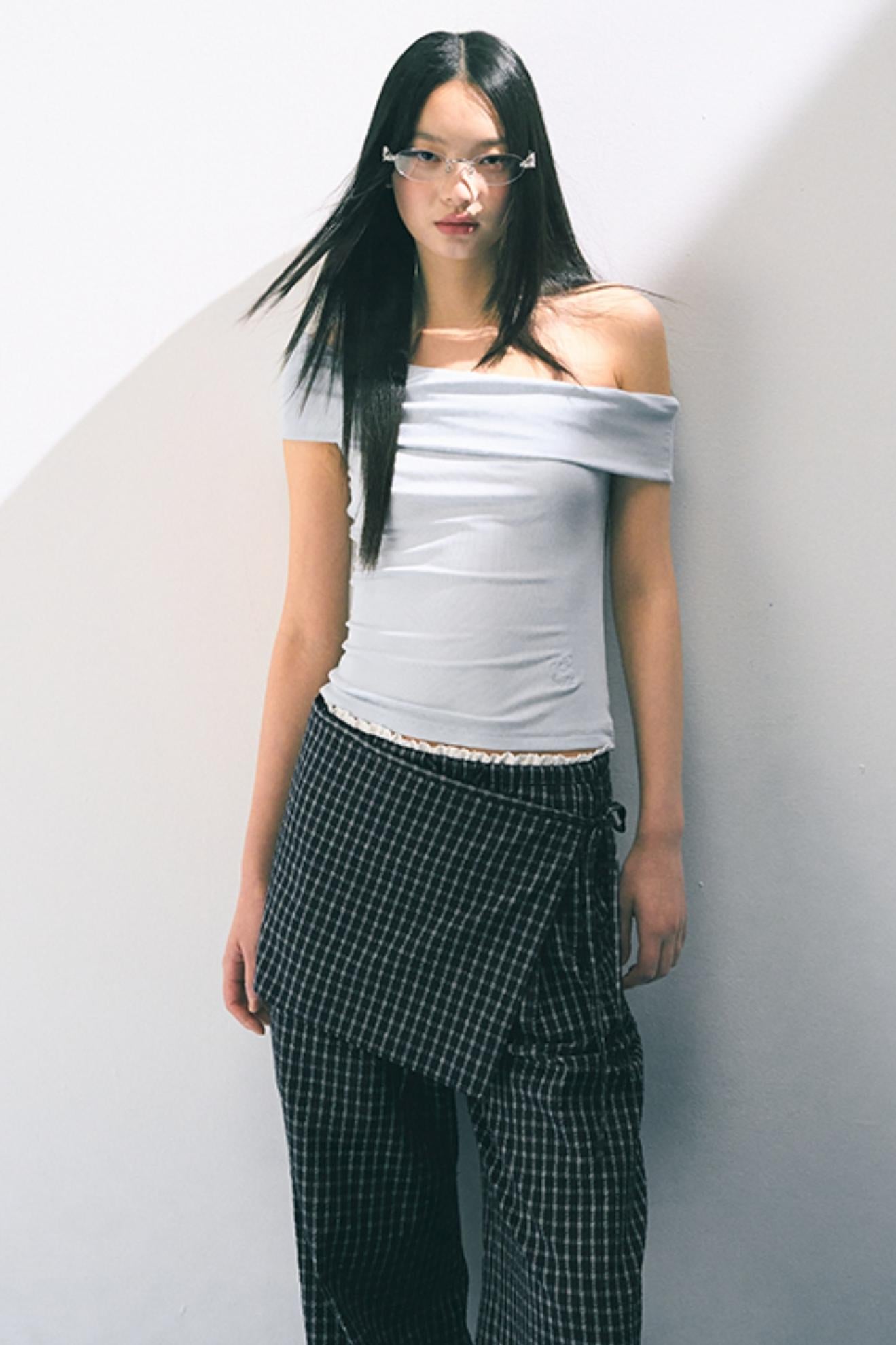 Gentle Design Lace Neckline Top