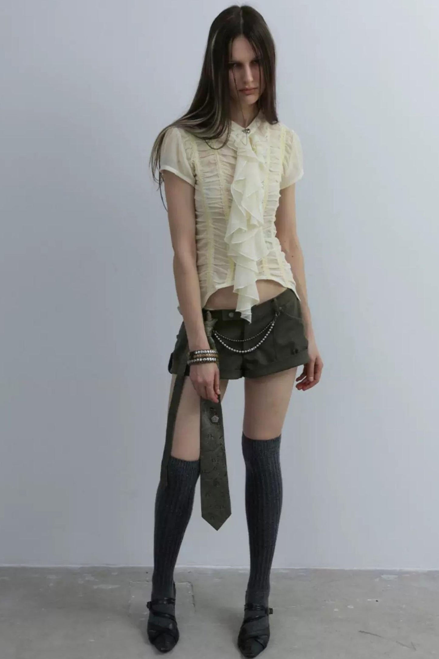 Blusa vittoriana fatta a mano in velo leggero