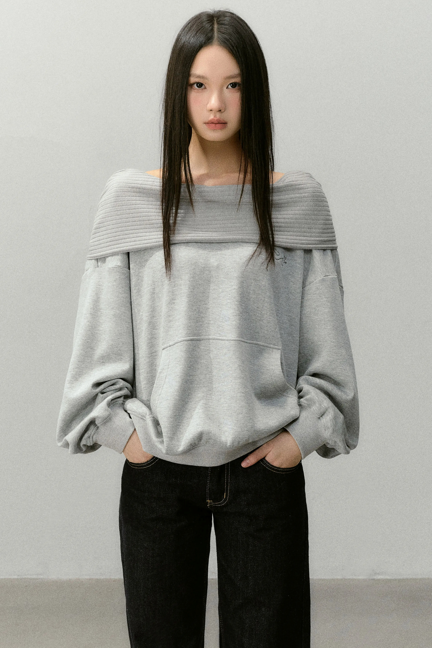 비대칭 후드 스웨터