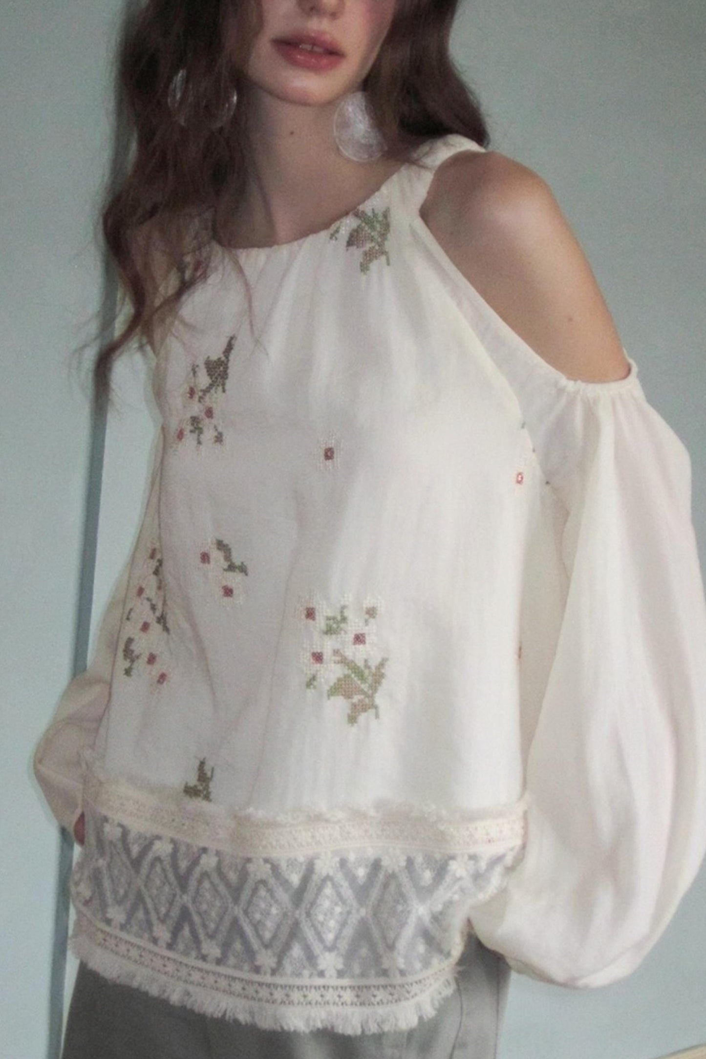 Neoclassical Embroidery Off-the-Shoulder Top
