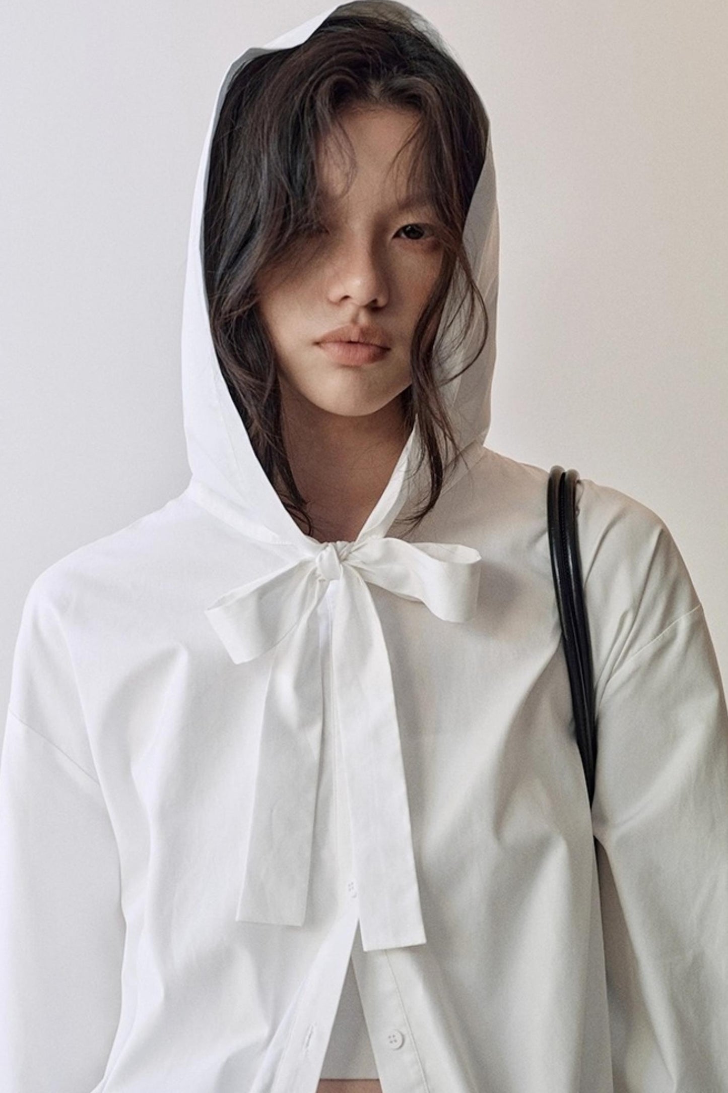 Constriction Silhouette Hooded Shirt