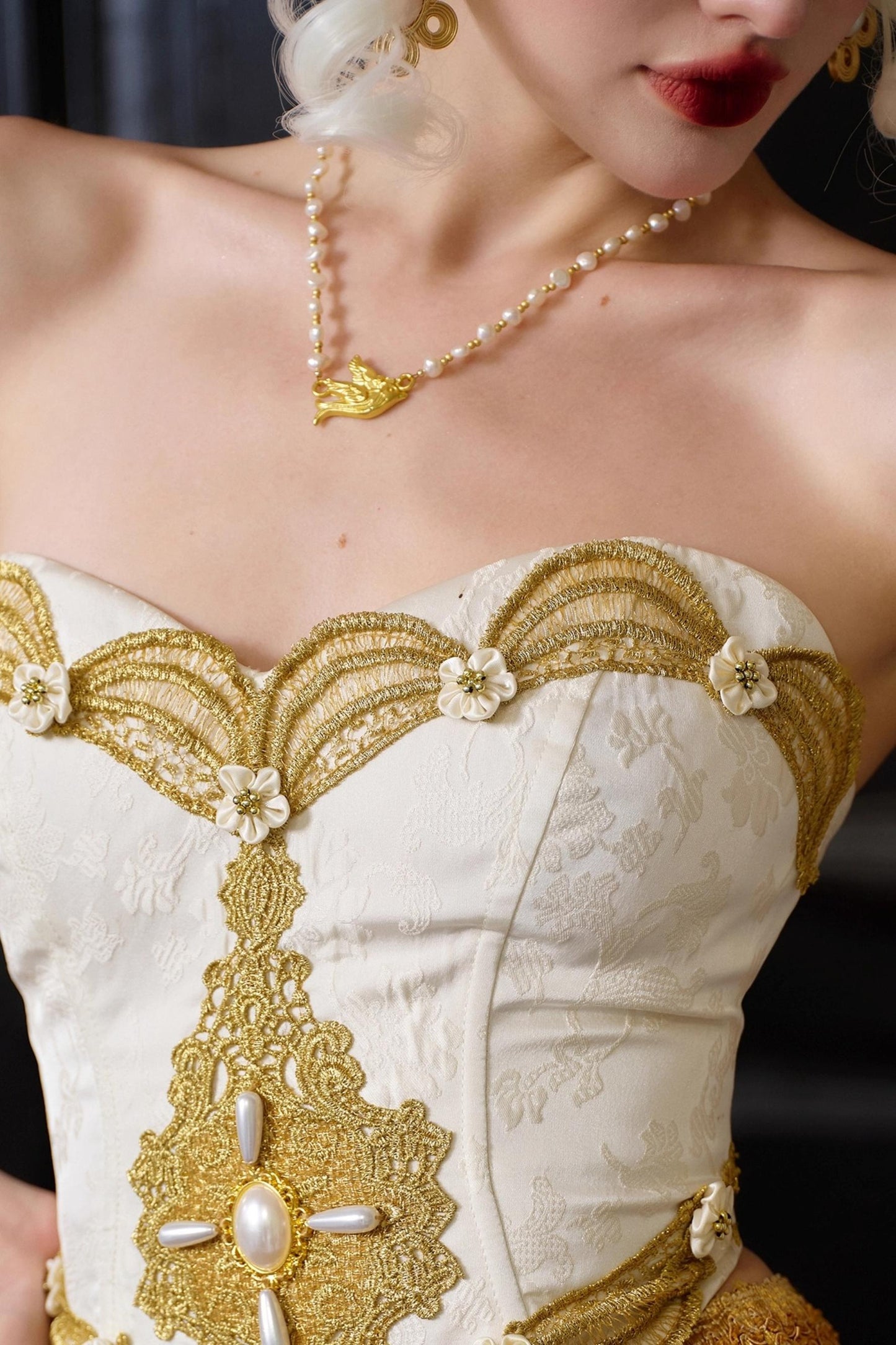 Louvre Pearl Clavicle Necklace