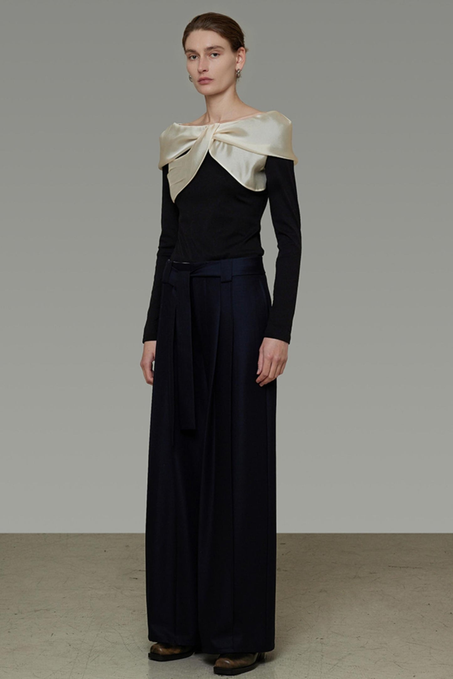 Slim Collar Knitted Top