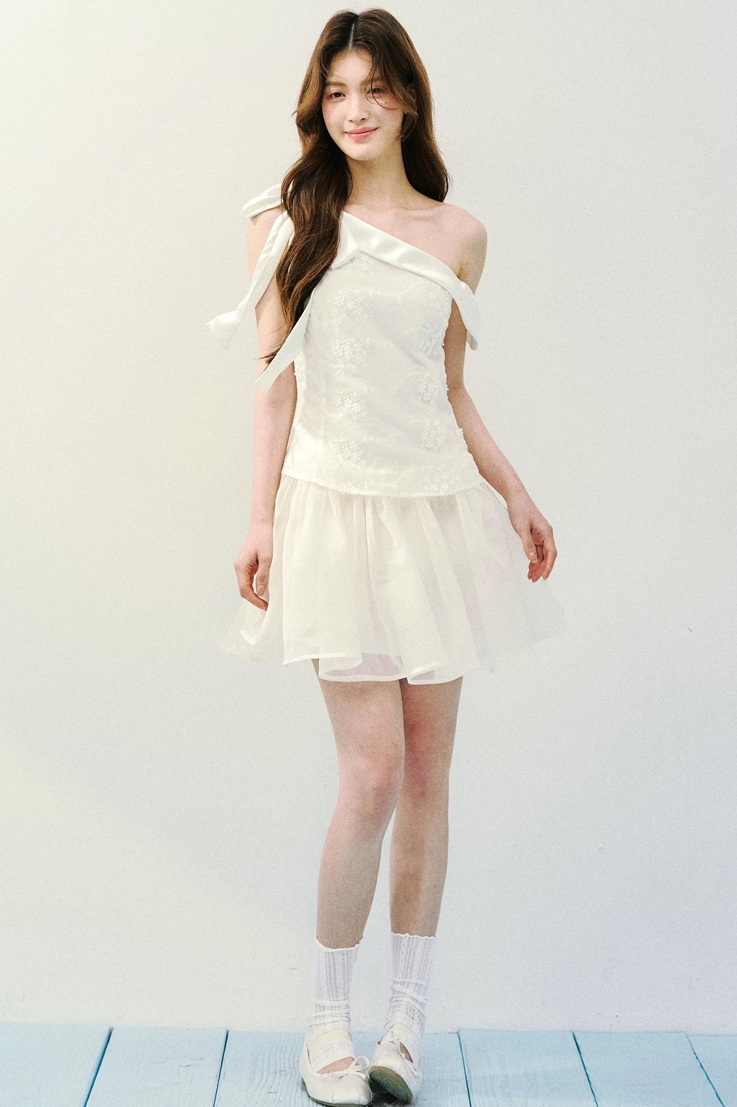 Robe midi princesse en satin brodé
