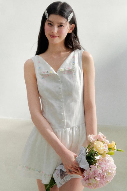 Weißes, elegantes Kleid mit Taillenband
