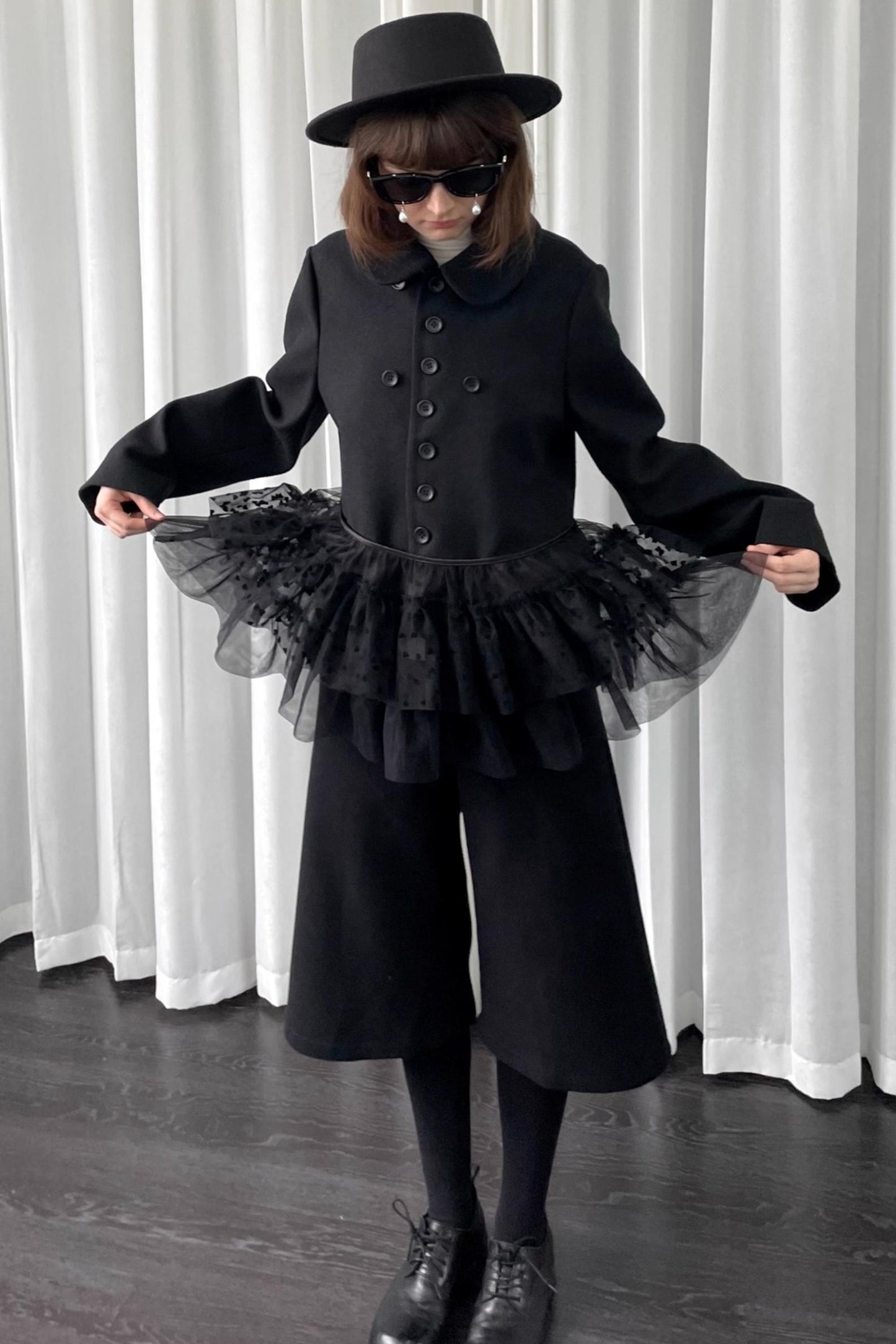 Deodorizing Mesh Lace-Up Shawl Cape