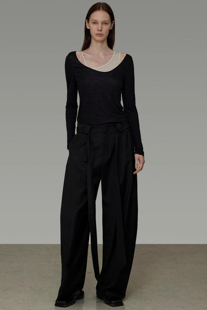 Figurbetonende, fallende Hose mit weitem Bein für den Herbst