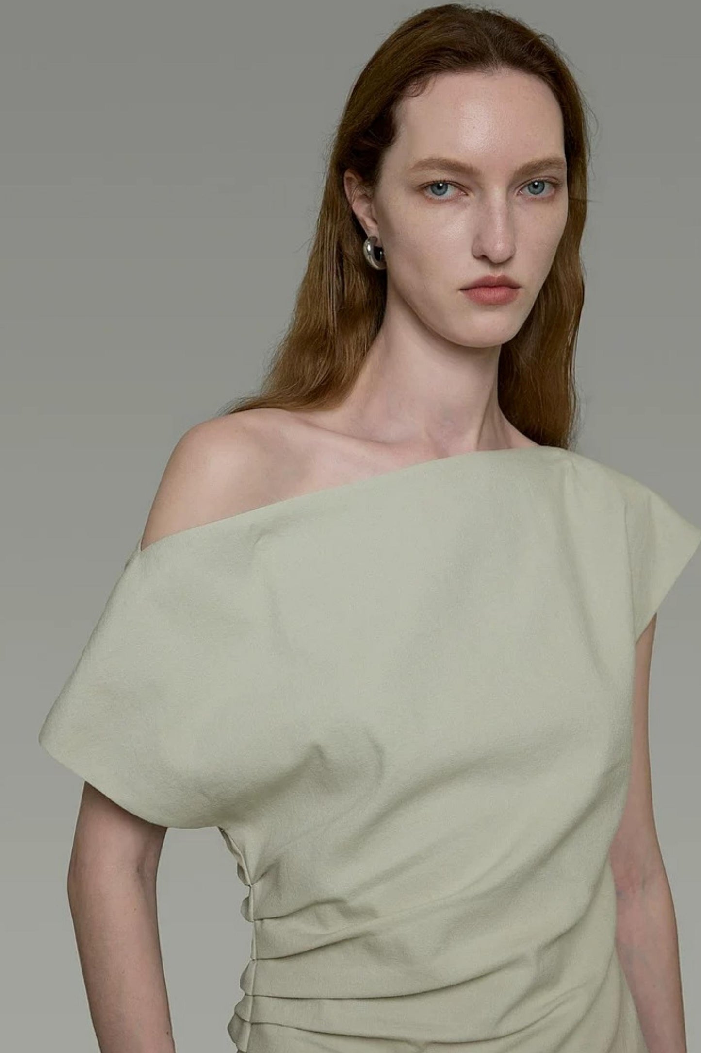 Niche Elegant Off-Shoulder Top