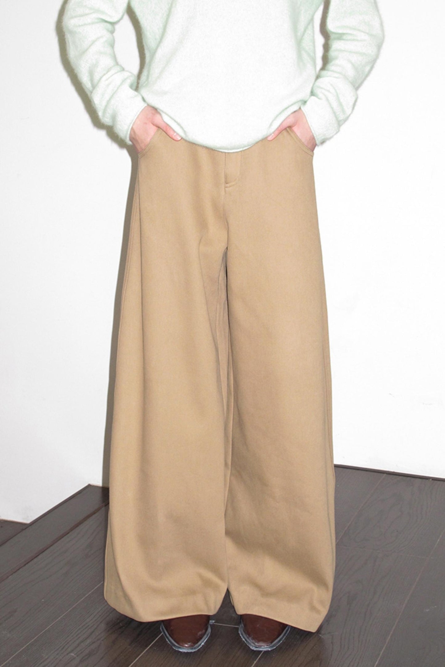 Sandstone Silhouette Velvet Denim Pants