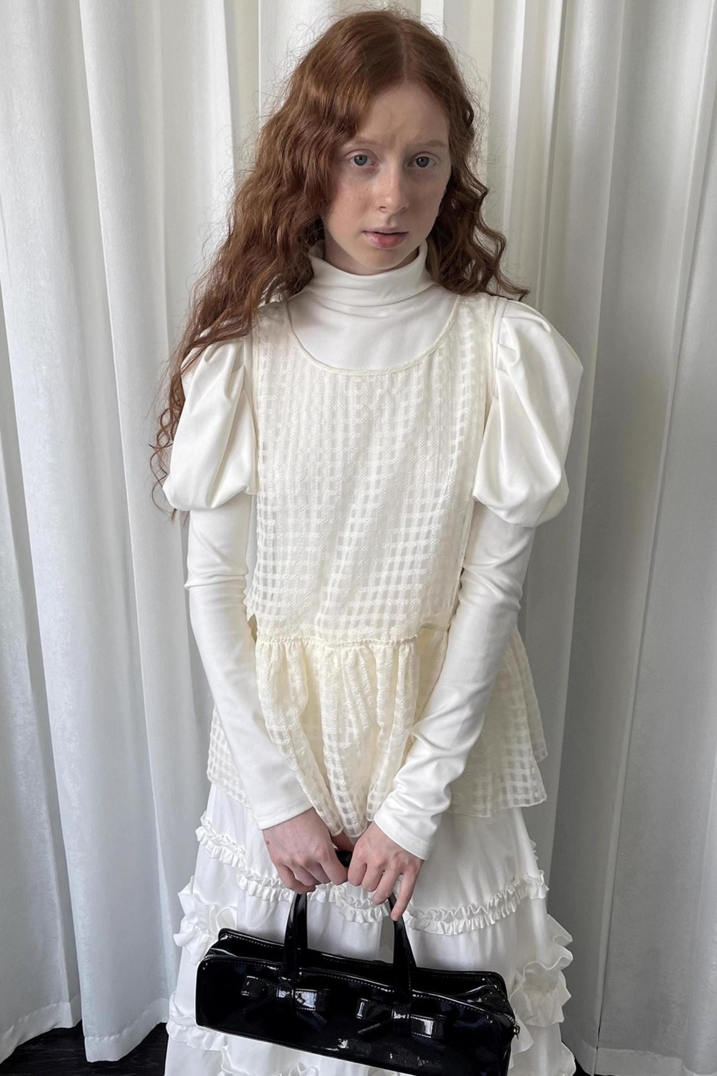 White Doll Collar Knitted Shirt