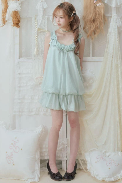 Robe en dentelle à pétales cachés