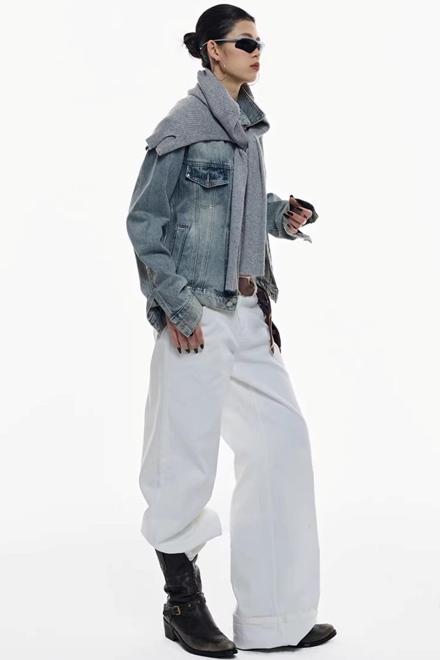 Handgefertigte Jeansjacke mit Silberverzierung