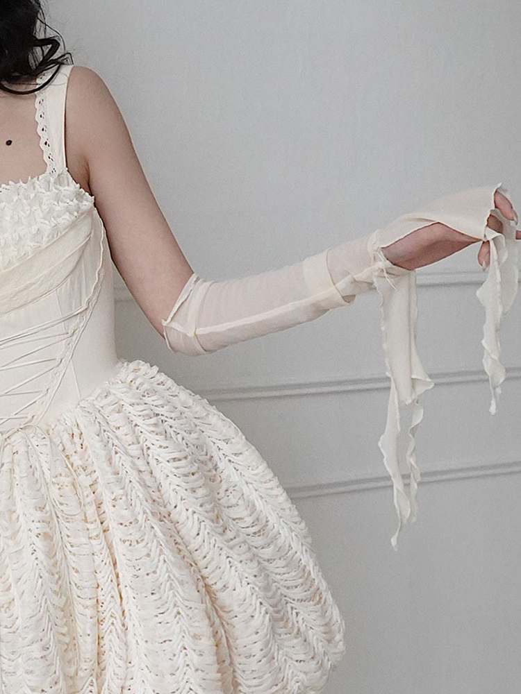 Fluttering Elastic Tulle Sleeves