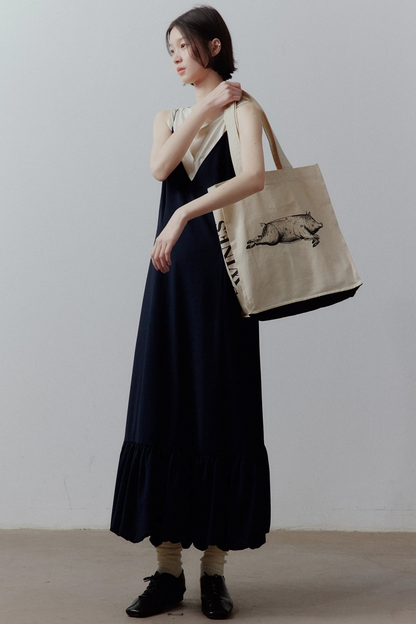 Blumenkleid in ruhigem Blau