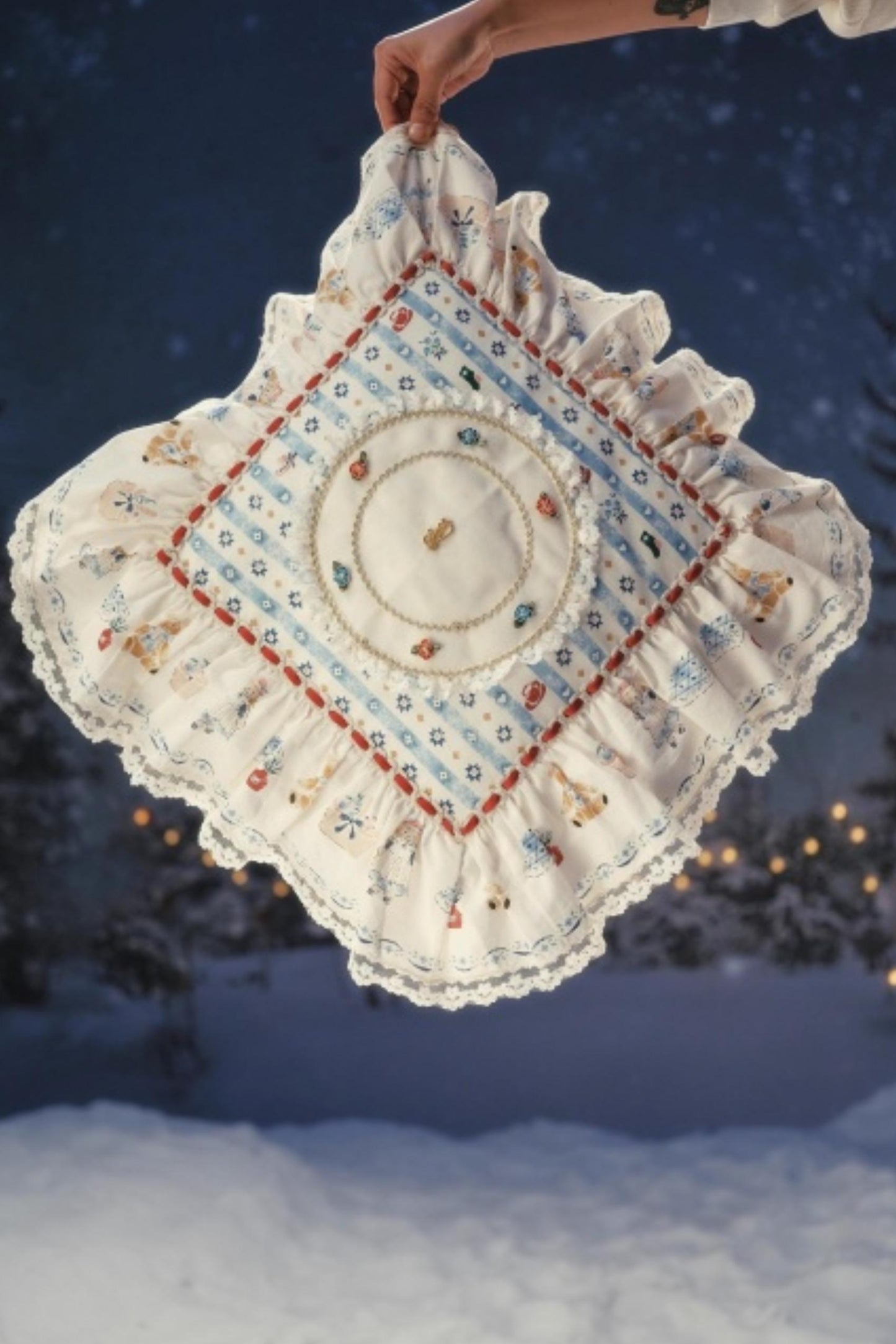 Lacemade Sweet Lace Cushion