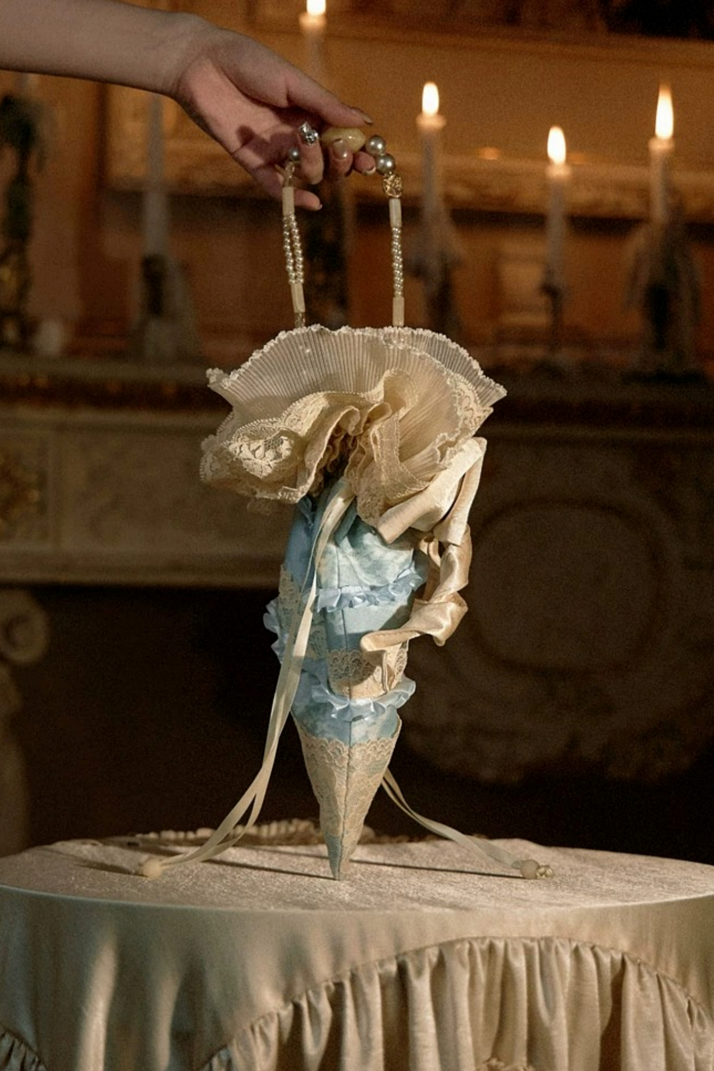 Sac à main brodé rococo