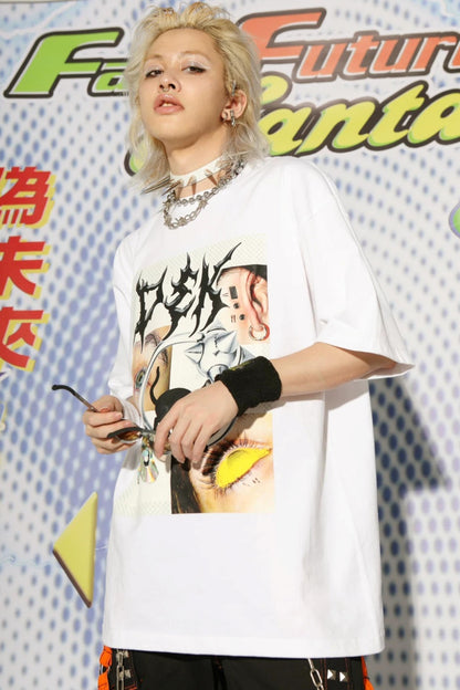 T-shirt oversize con anello in metallo a forma di occhio e gatto nero