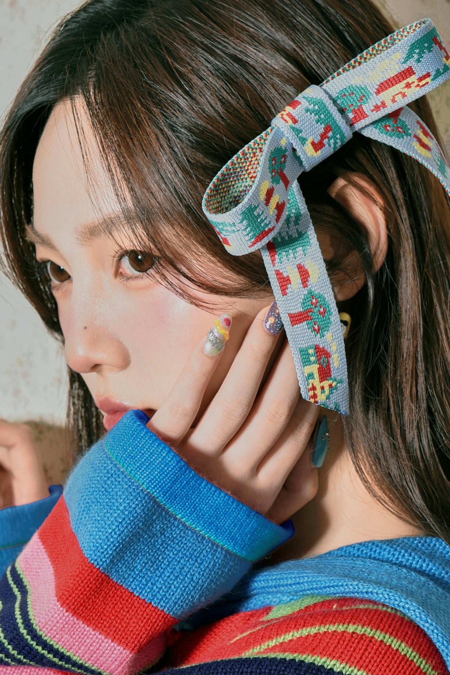 Two Color Bow Geometric Pattern Hairpin