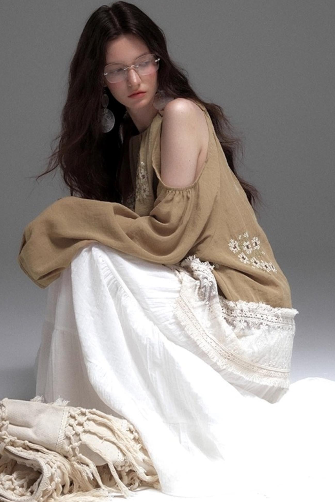 Neoclassical Embroidery Off-the-Shoulder Top